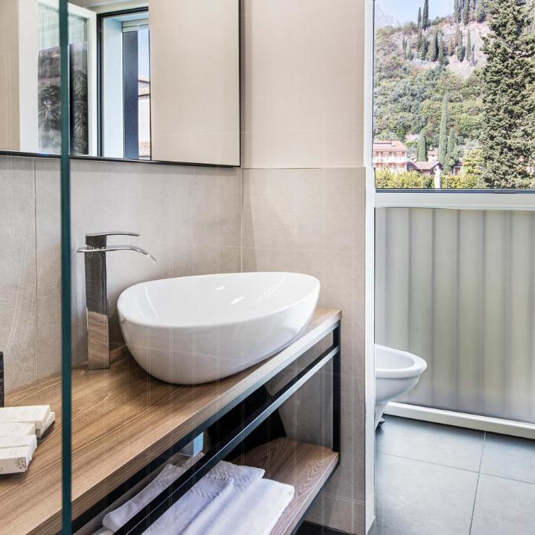 Reflection Boutique Hotels - Camera King con Vista Lago - 4