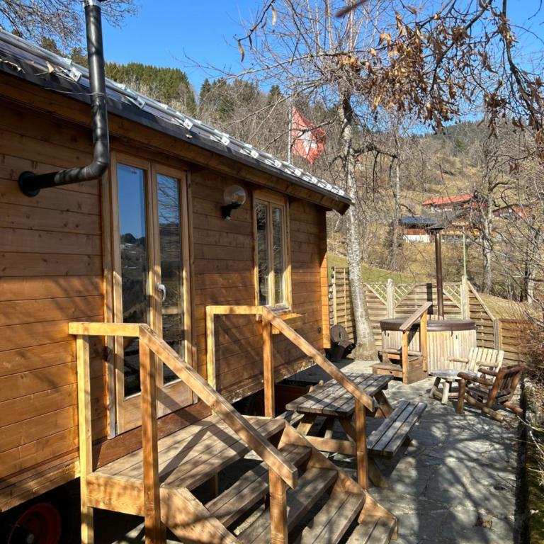 Les chambres et Roulottes des Noisetiers - Caravan - 9
