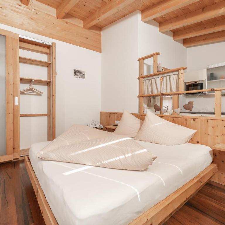 Aparthotel Ambiente - Doppelzimmer mit Balkon - 1