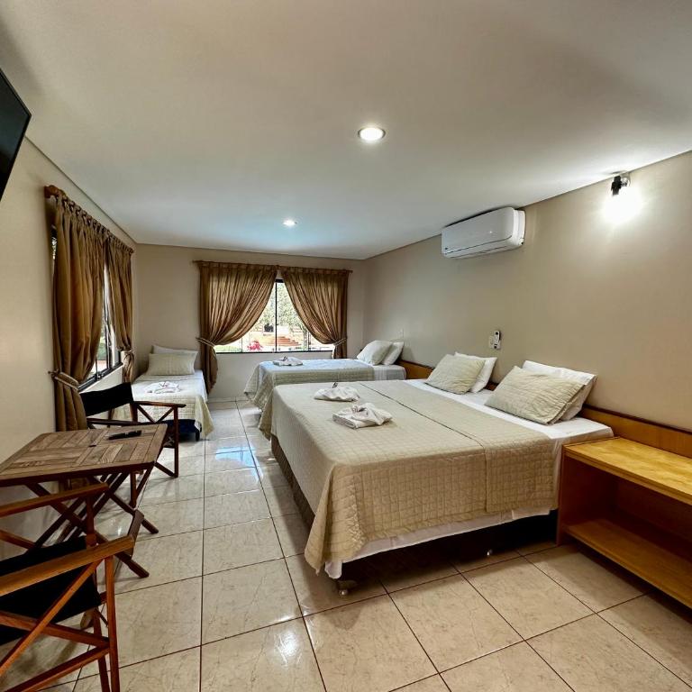 Parque Hotel Manantial - Quadruple Room with Balcony - 7