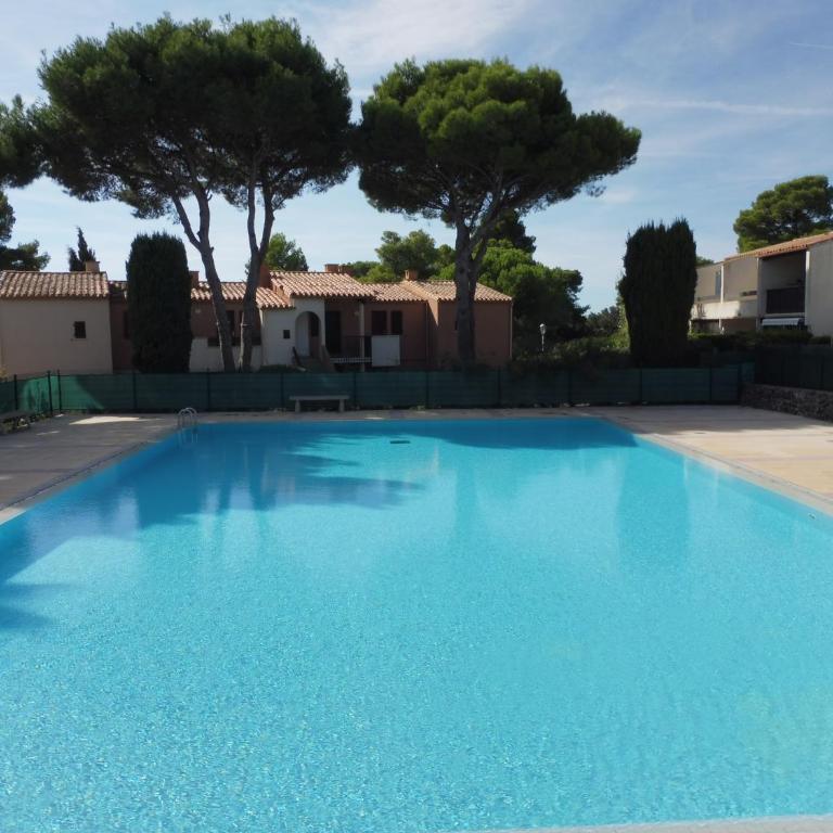 CAP LES PINS Joli T3 vue golf piscine Cap d'Agde - Appartement 2 Chambres - 12
