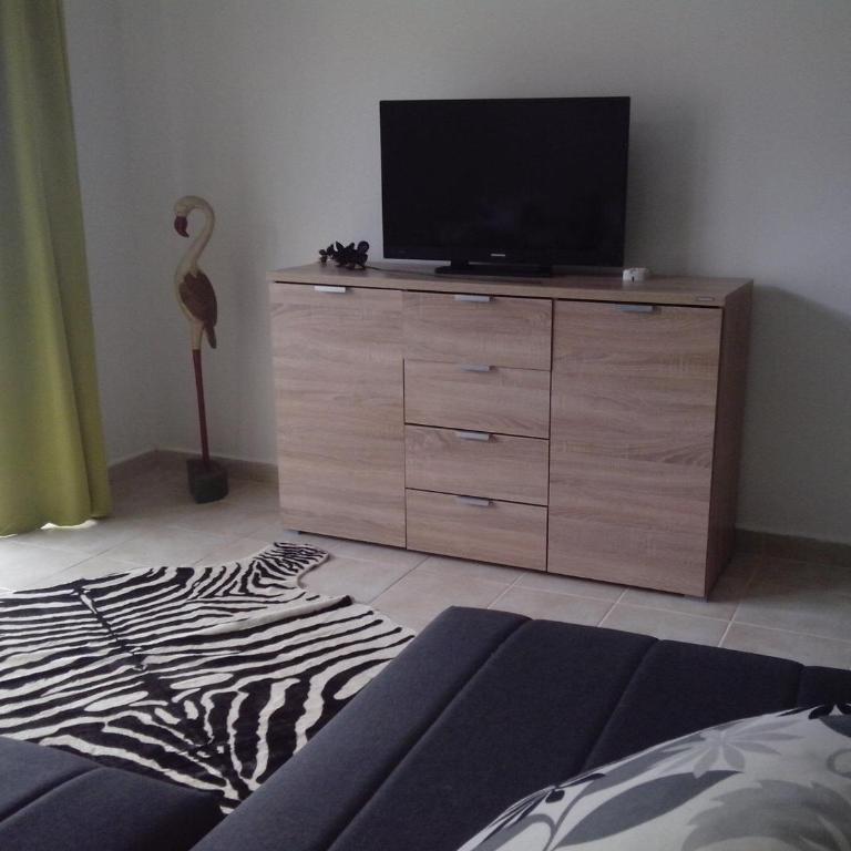 Location Apartments - One-Bedroom Apartment with Balcony - 1