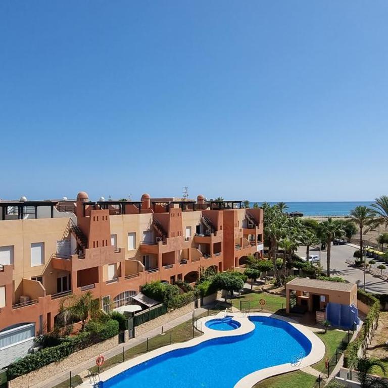 Apartamentos Paraiso Vera Playa, Ed Tahiti, Atico F de 2 dormitorios con piscina privada en solárium y barbacoa, pie de playa - Apartamento Ático - 35