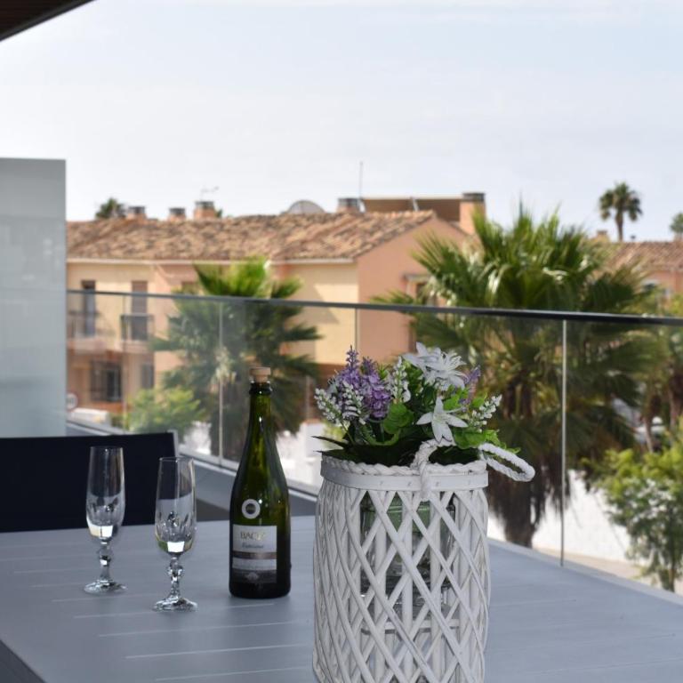 Luxury complex beachfront apartment, infinity pool, sauna, gym and large terrace - Apartamento Deluxe de 2 dormitorios con balcón - 8
