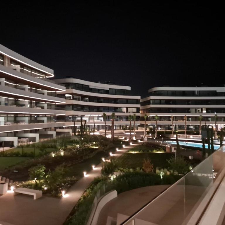 Luxury complex beachfront apartment, infinity pool, sauna, gym and large terrace - Apartamento Deluxe de 2 dormitorios con balcón - 14