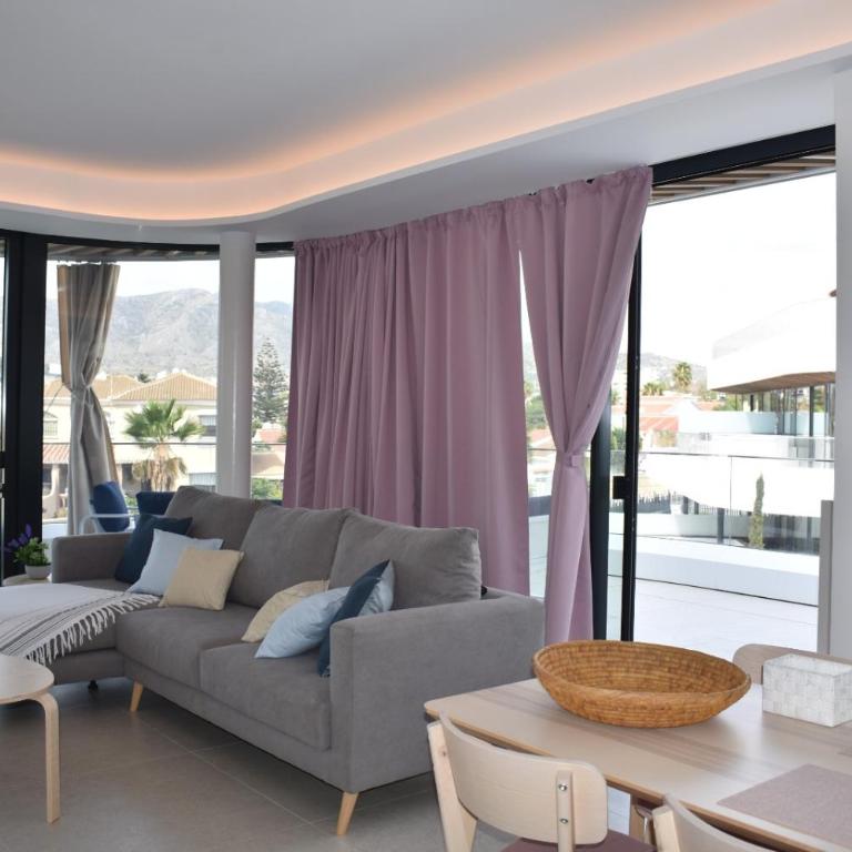 Luxury complex beachfront apartment, infinity pool, sauna, gym and large terrace - Apartamento Deluxe de 2 dormitorios con balcón - 5