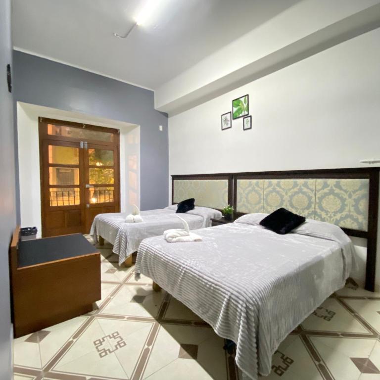 WHOST Hotel y Hostal - Quadruple Room with Balcony - 4