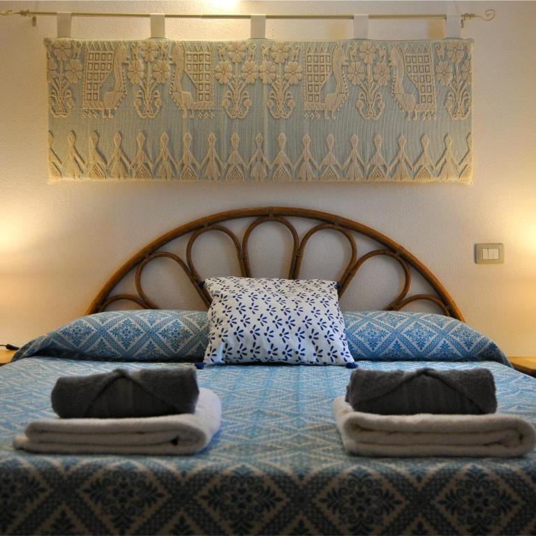 Villa Pietra Rossa - Appartamento con 2 Camere da Letto e Patio - 1