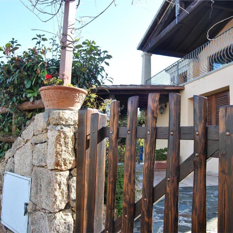Villa Pietra Rossa - Appartamento con 2 Camere da Letto e Patio - 13