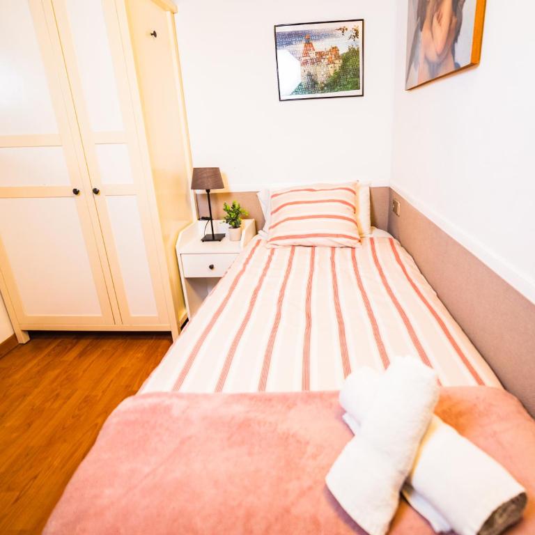 Rustic Poble Sec Apartment - Two-Bedroom Apartment - 11