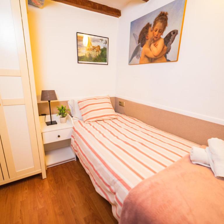 Rustic Poble Sec Apartment - Two-Bedroom Apartment - 13