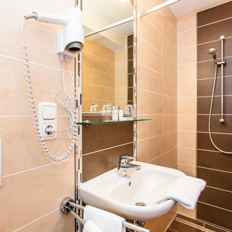 Sonnberg Lodge - Doppelzimmer mit eigenem Bad - 15