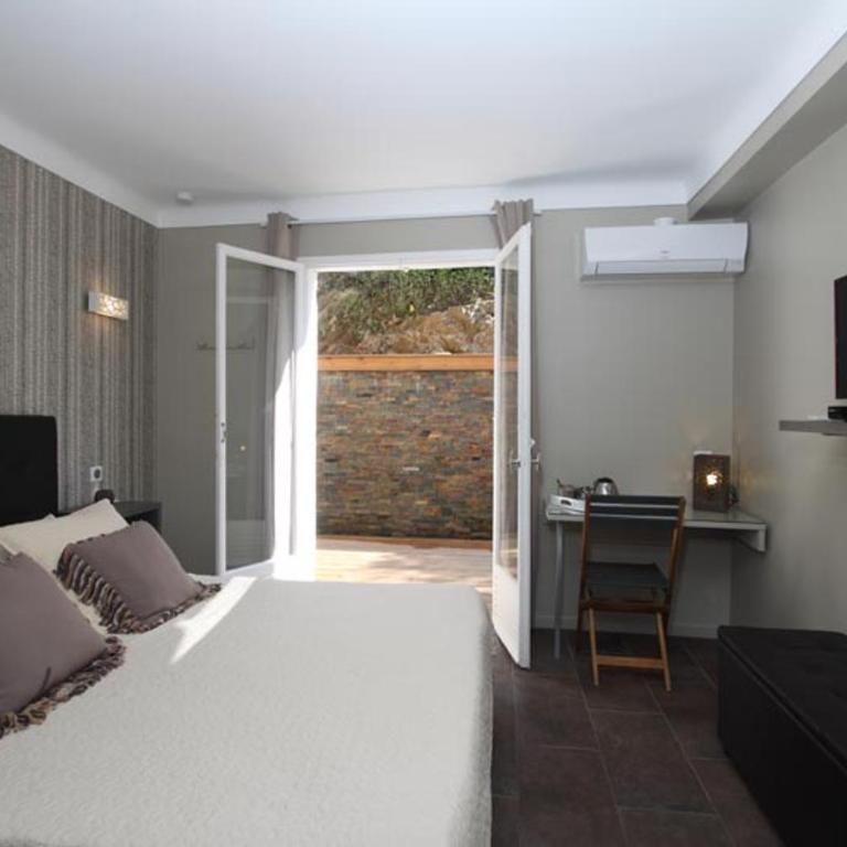 Villa Tricoli B&B avec Piscine - Chambre Double avec Terrasse - 8