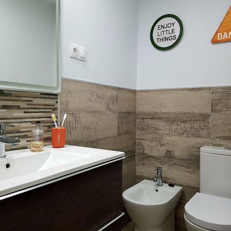 Beautiful apartment in La Carihuela, Torremolinos - One-Bedroom Apartment - 12