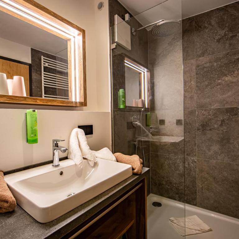 Brunnenhof Oberstdorf - Ferienwohnungen mit Hotel Service - Superior Familienzimmer - 3