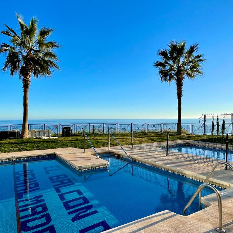 Stunning direct sea views 2 bed apartment at Balcon de Benamádena by Solrentspain Stays - Casa - 3