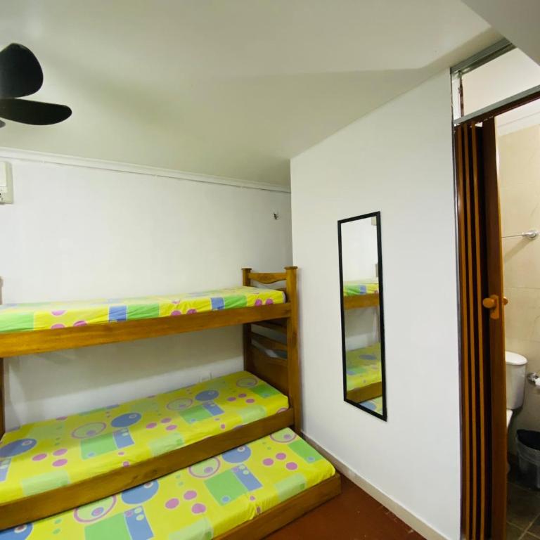 Casa Feliz Hostal - Habitación Familiar con baño privado - 18