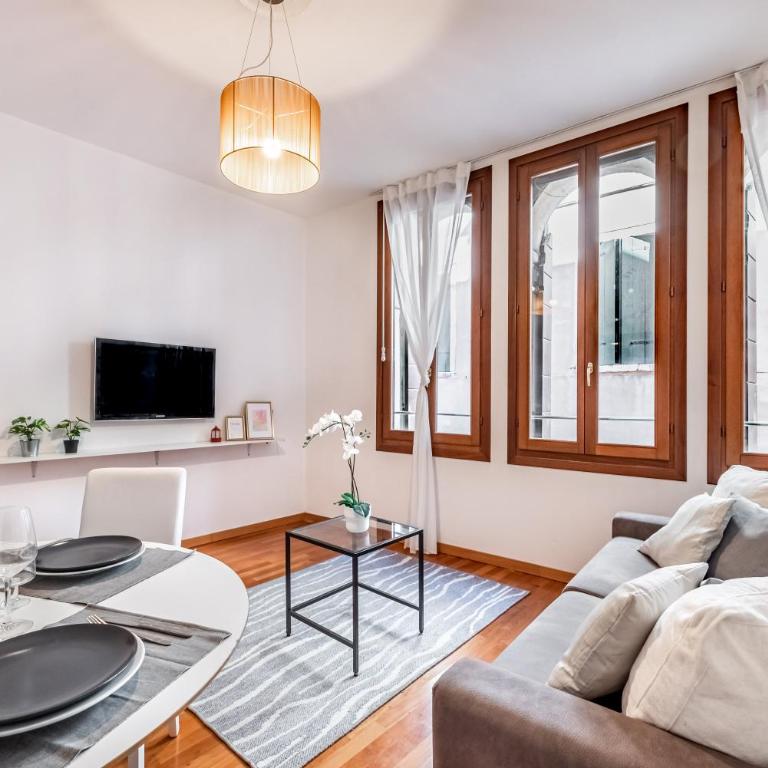 The Most Central In Venice [ San Marco Rialto ] - Three-Bedroom Apartment - 1