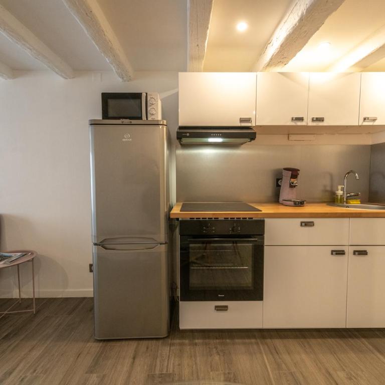 CONFORTABLE 2 PIÈCES AU CŒUR DU CENTRE HISTORIQUE - Apartment mit 1 Schlafzimmer - 10