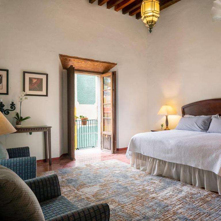 La Casa Veintidós - King Room with Balcony - 1