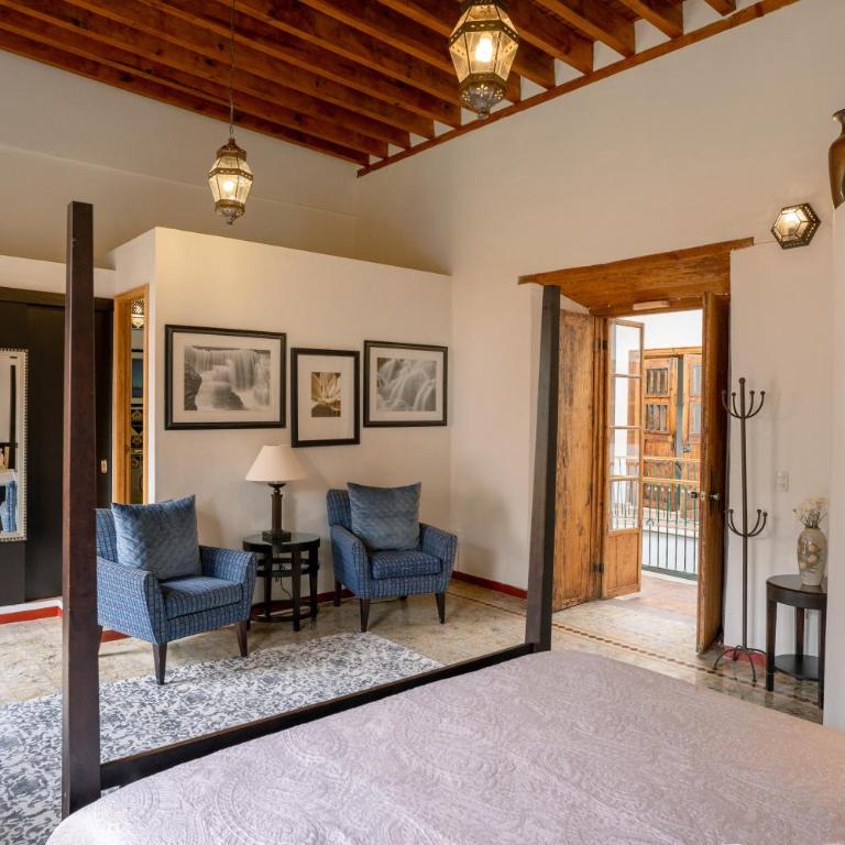 La Casa Veintidós - King Room with Balcony - 7