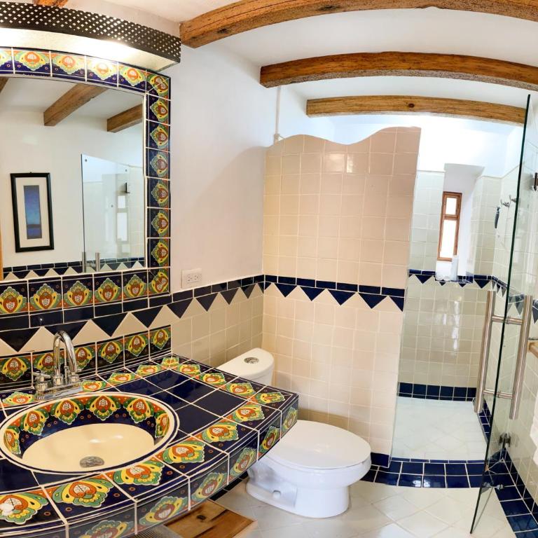 La Casa Veintidós - King Room with Balcony - 4