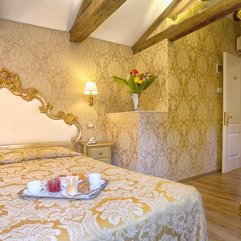 Residenza Goldoni - Camera Matrimoniale/Doppia con Letti Singoli - 4