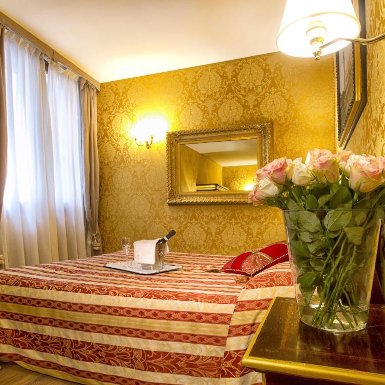 Residenza Goldoni - Camera Matrimoniale/Doppia con Letti Singoli - 10