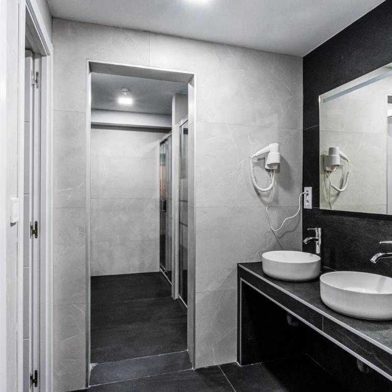 Hostel Center Madrid - Bed in 4-Bed Female Dormitory Room - 7
