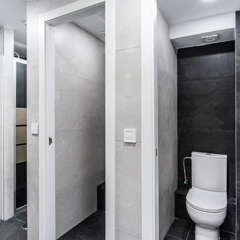 Hostel Center Madrid - Bed in 6-Bed Mixed Dormitory Room - 10