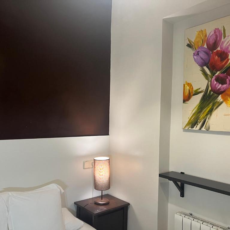 THC Gran Via Hostel - Small Double Room - 5