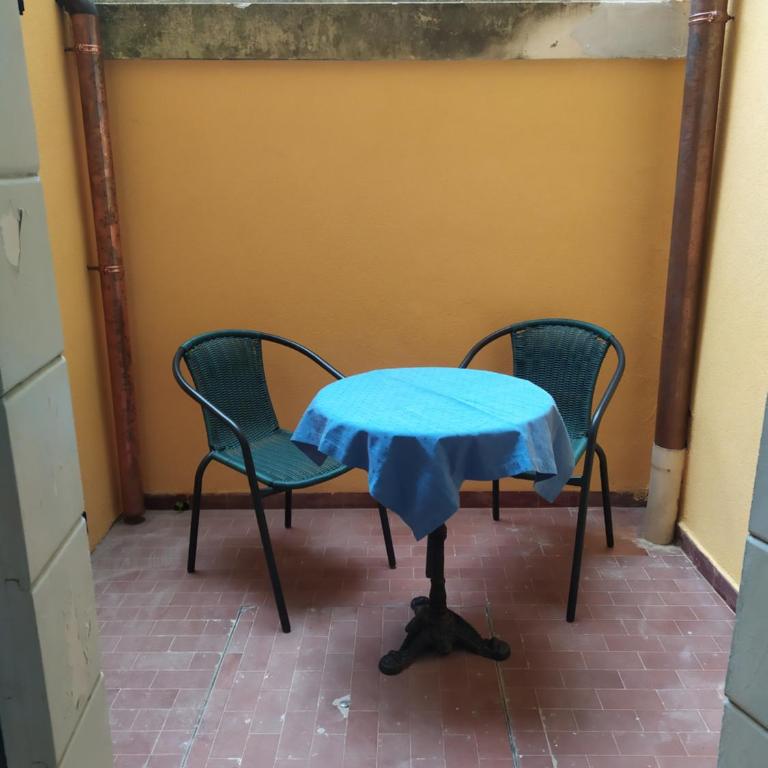 Casa Gialla - Camera Matrimoniale o Doppia con Letti Singoli con Balcone e Bagno in Comune - 9