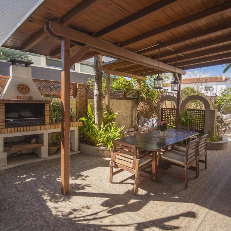 Casa adosada con piscina comunitaria Solo familias no grupos de jovenes - Casa de 5 dormitorios - 1
