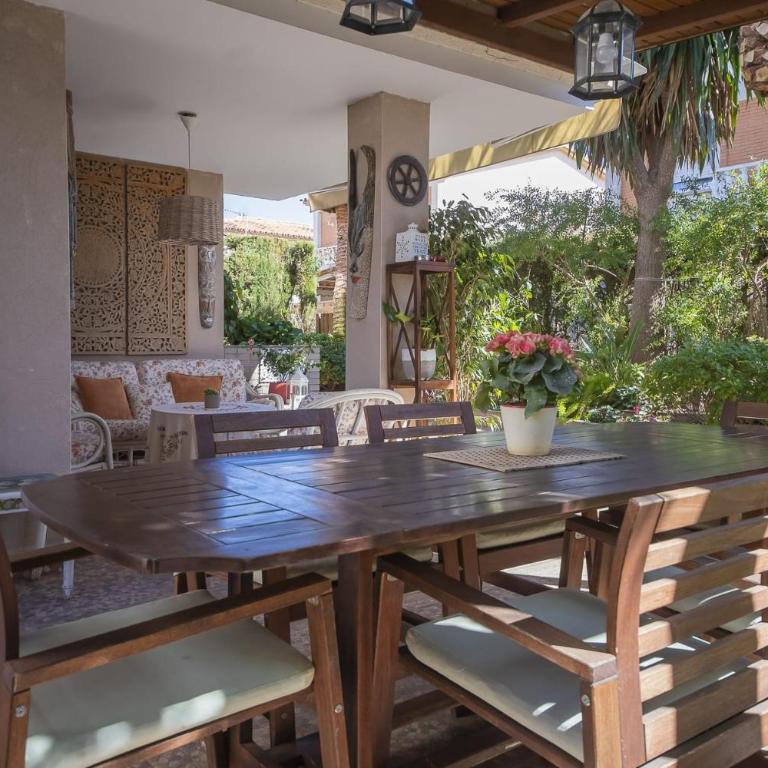 Casa adosada con piscina comunitaria Solo familias no grupos de jovenes - Casa de 5 dormitorios - 4