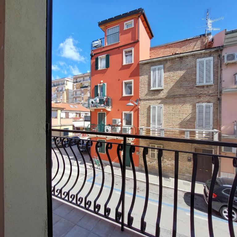 Affittacamere Casa Lilibet - Camera Matrimoniale con Balcone - 5
