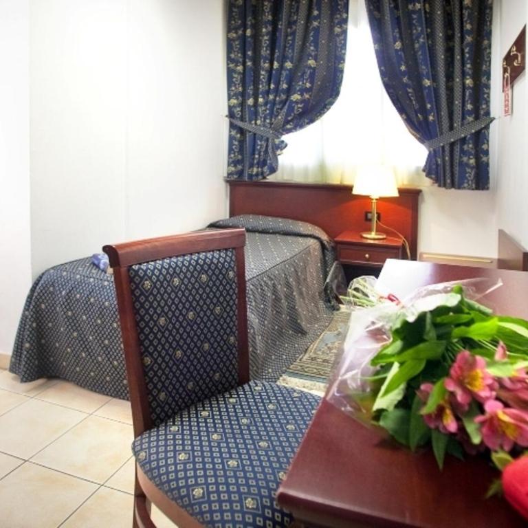 Hotel Leonardo - Camera Tripla - 10