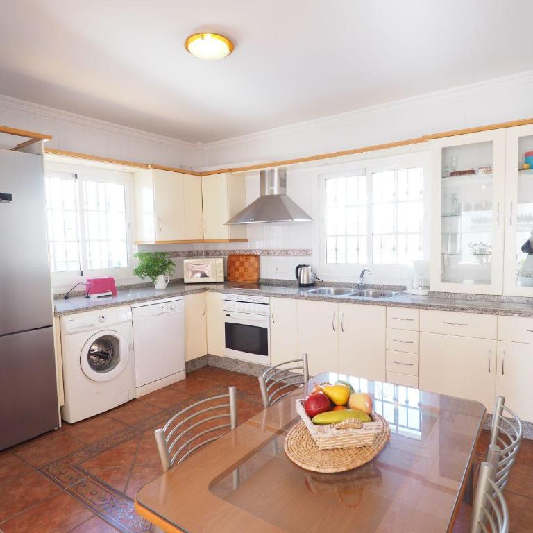 Nerja Paradise Rentals - Villa Buganvilla - Villa - 15