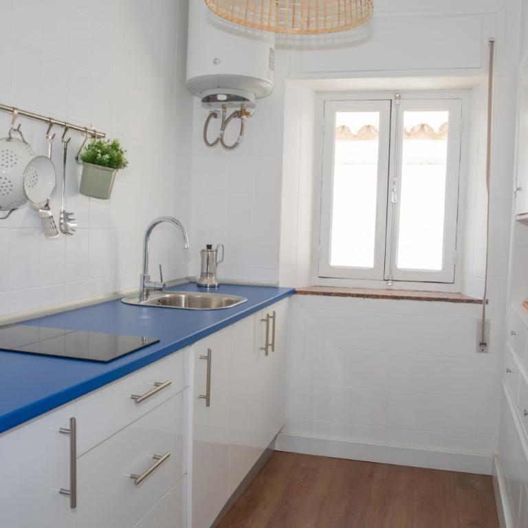 Edificio reformado con 2 pisos en Tarifa centro - Three-Bedroom Apartment - 9