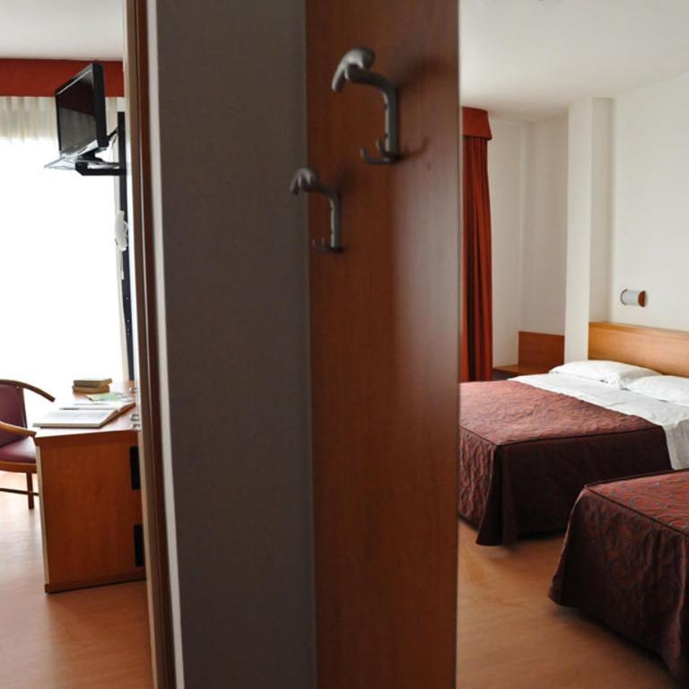 Hotel Fenix - Camera Tripla con Vista Mare Parziale - 3