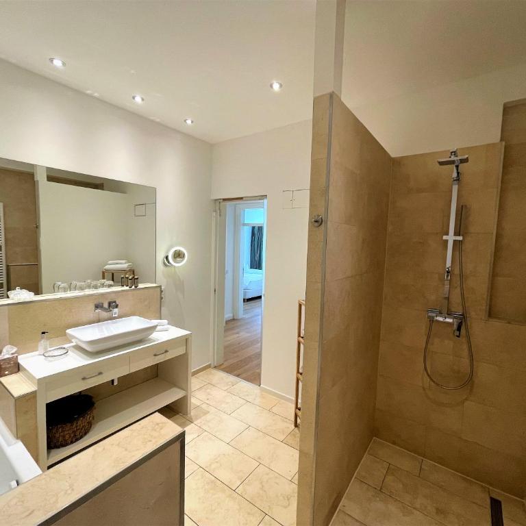 120qm Deluxe Apartment Suites Christina im Stil Design Hotel Vosteen Nähe der Kaiserburg - Deluxe Apartment - 9