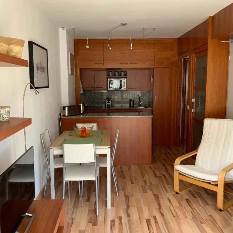 LETS HOLIDAYS Quiet apartment with pool in tossa - Apartamento de 1 dormitorio - 2