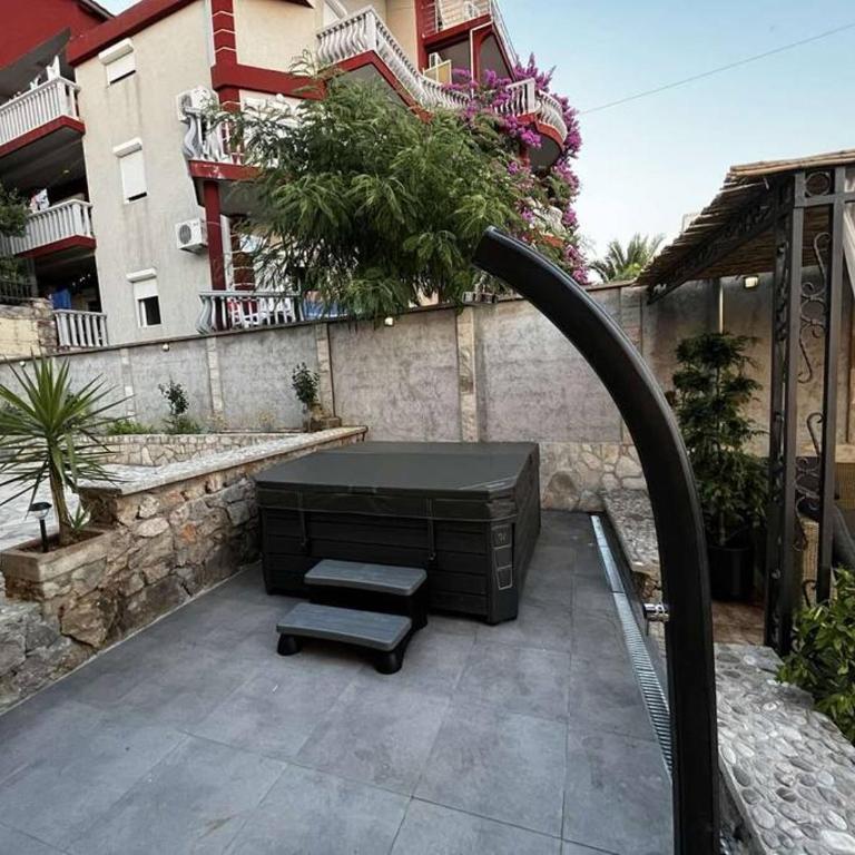 Vacation home in Budva with fantastic views - Eight-Bedroom House - 6