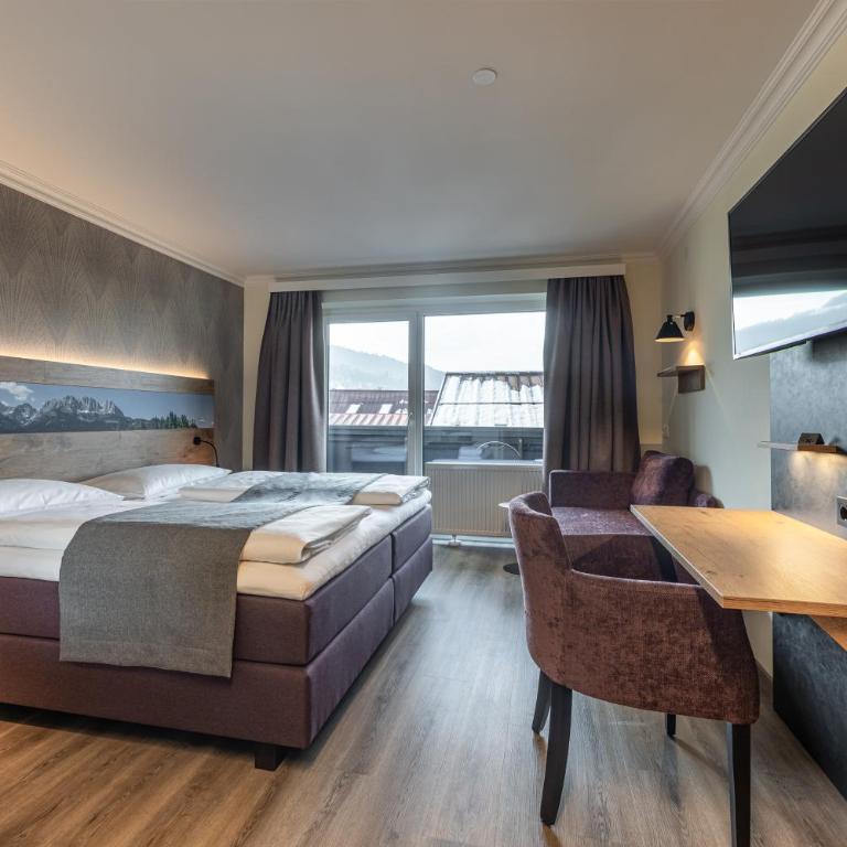 Hotel Fischer - Doppelzimmer mit Balkon - 7