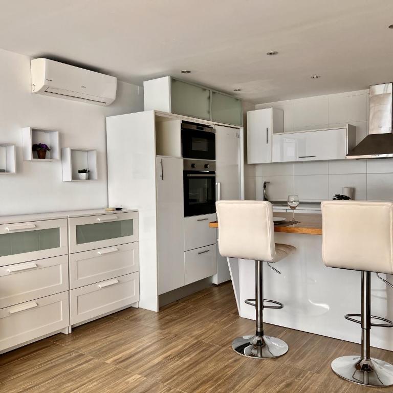 Albufereta Beach Studio by United Renters - One-Bedroom Apartment - 22