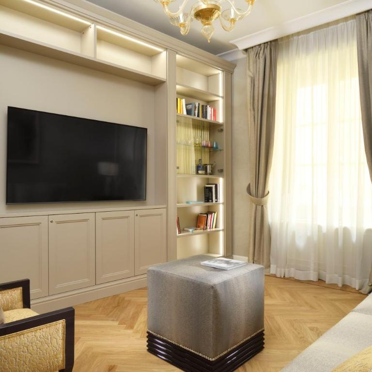 Luxury Apartments by Palazzo Portinari Salviati - One-Bedroom Apartment - 8