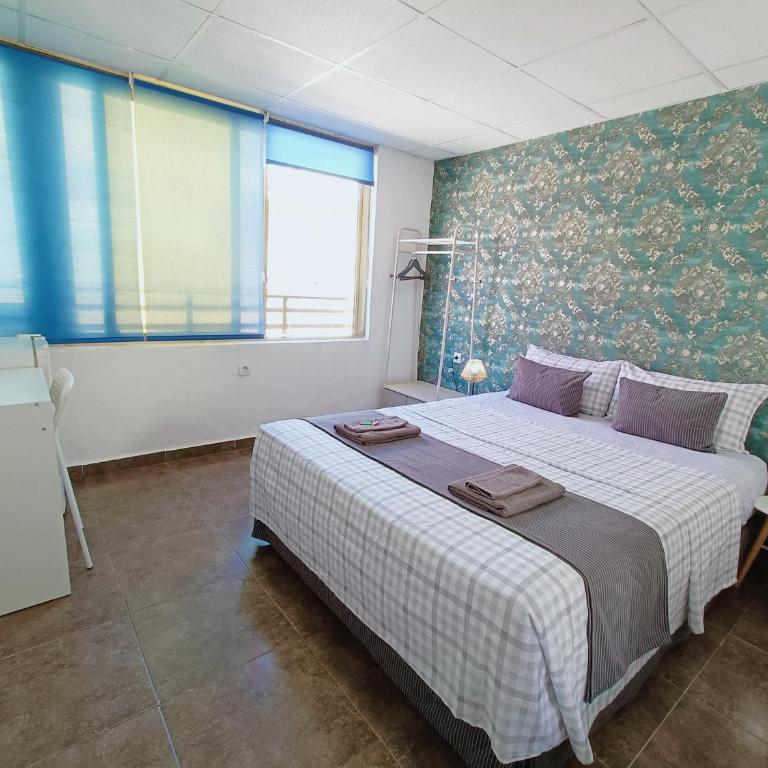 Gloria Host House - Double Room with Private Bathroom - 7