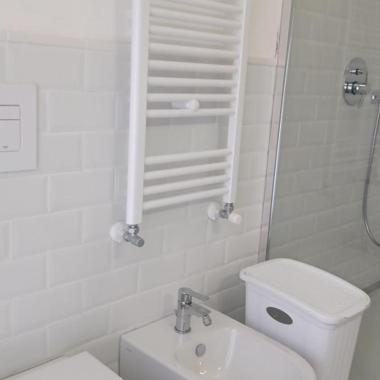 Casa Renova, intero appartamento, 2 camere, max 4 ospiti, Trieste zona storica - Appartamento con 1 Camera da Letto - 34
