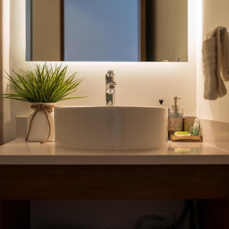 New & Equipped Apartment Steps From The Beach With Pool Jacuzzi By Yeah - Three-Bedroom Apartment - 28