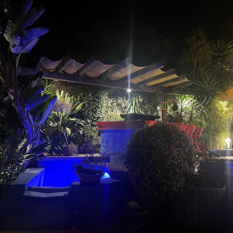 "La Villa Bali", en Bord de Mer à 5 mn des plages avec Piscine à cascade, Grand extérieur unique sur le thème de Bali - Villa - 18