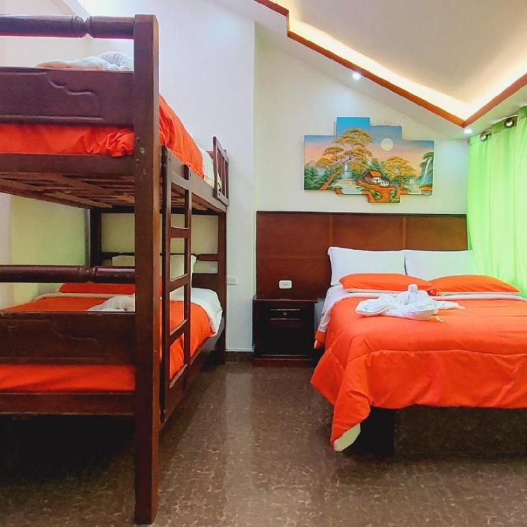Hostal La Siesta - Habitación Cuádruple con baño - 5